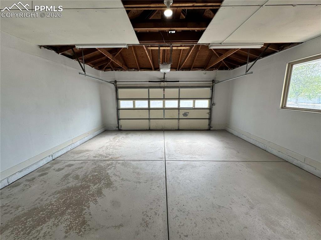 Image 6 of 20: 2 car attached garage