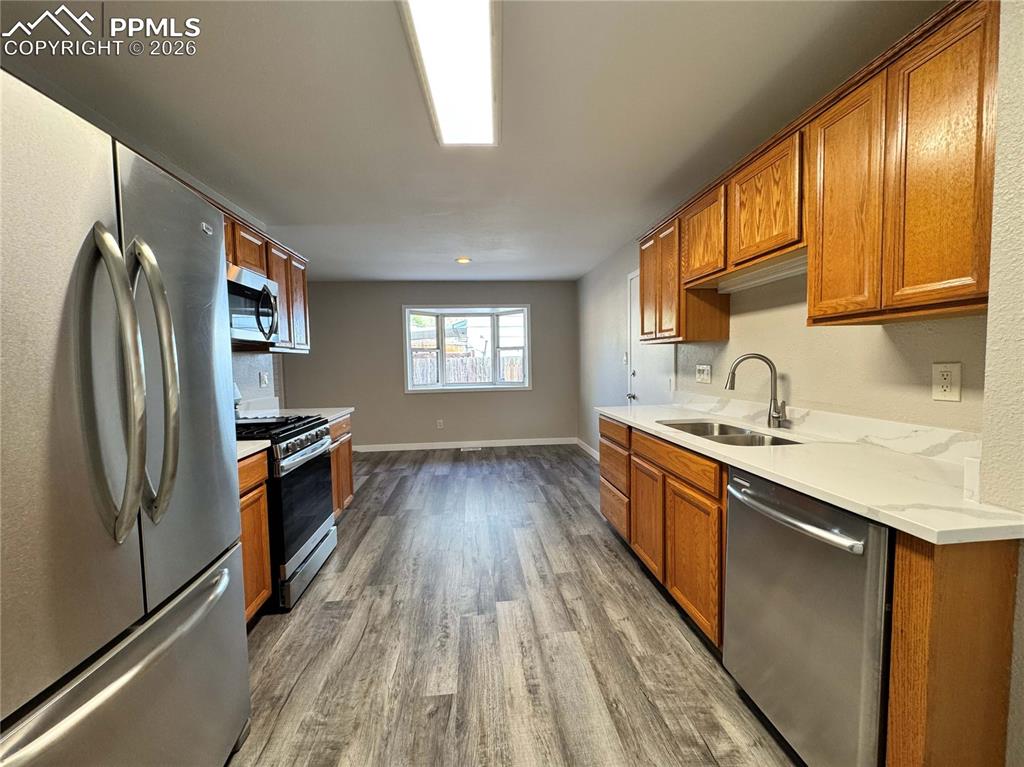 Image 7 of 20: Kitchen