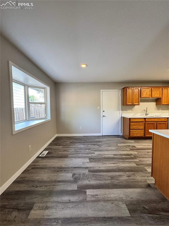 Image 9 of 20: Dining Area