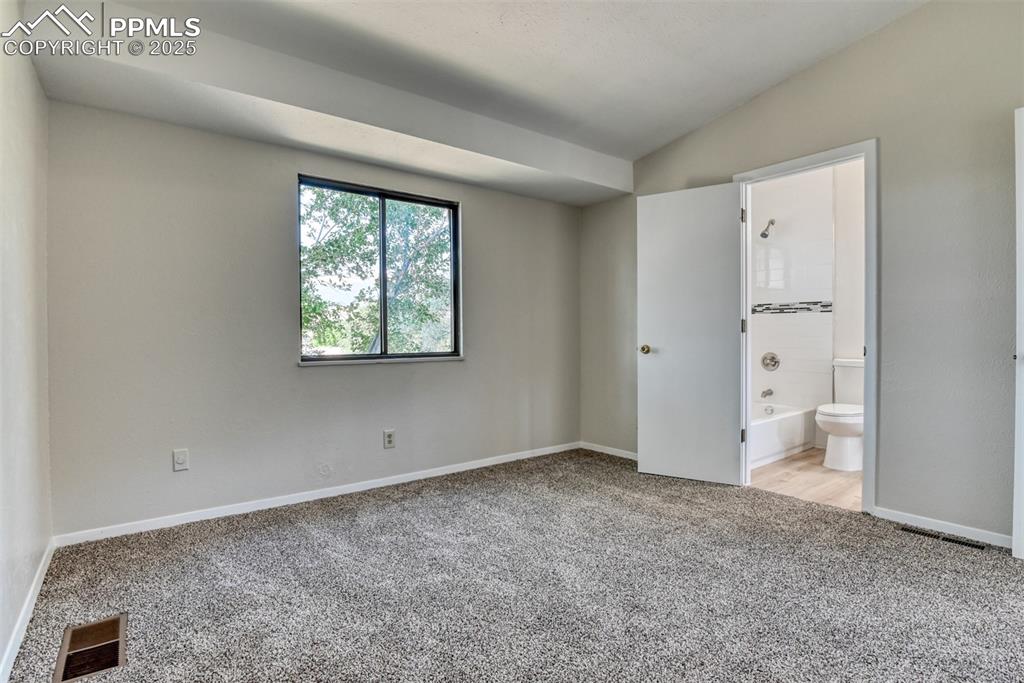 Image 16 of 27: Bedroom