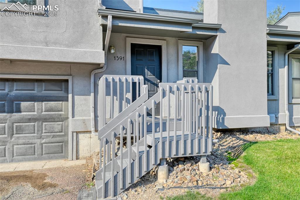 Image 2 of 27: Entry