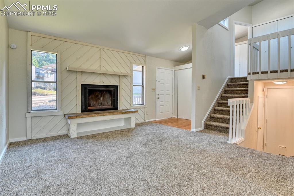 Image 5 of 27: Living Room