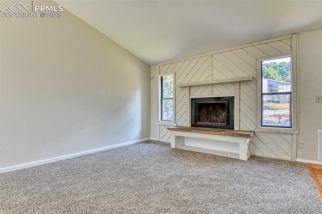 Image 6 of 27: Living Room