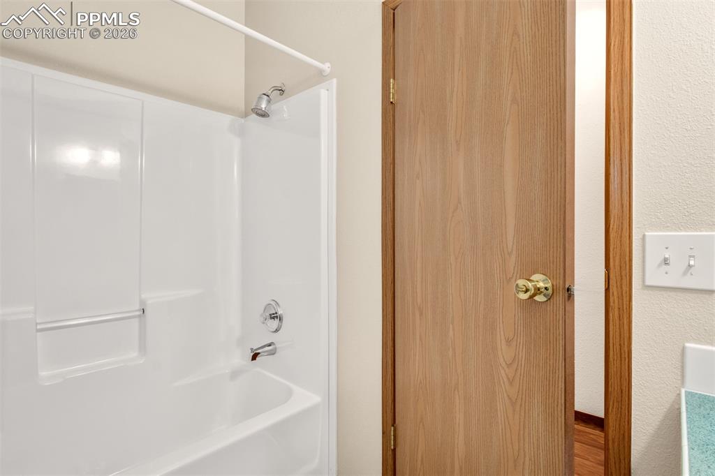 Image 18 of 26: Hall bath with tub/shower combo