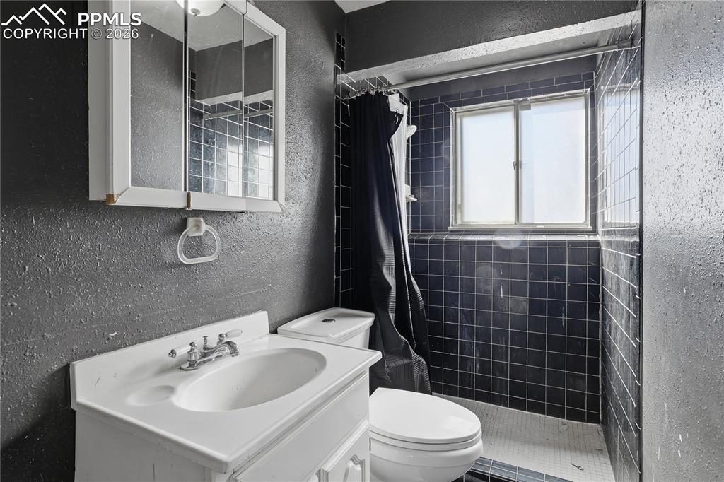 Image 11 of 26: Bathroom