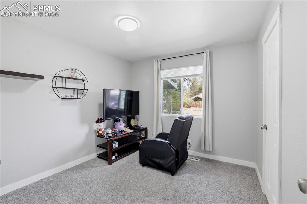 Image 10 of 19: Bedroom 3