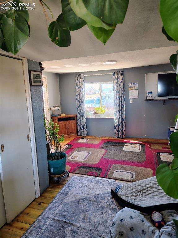 Image 25 of 30: Home 3