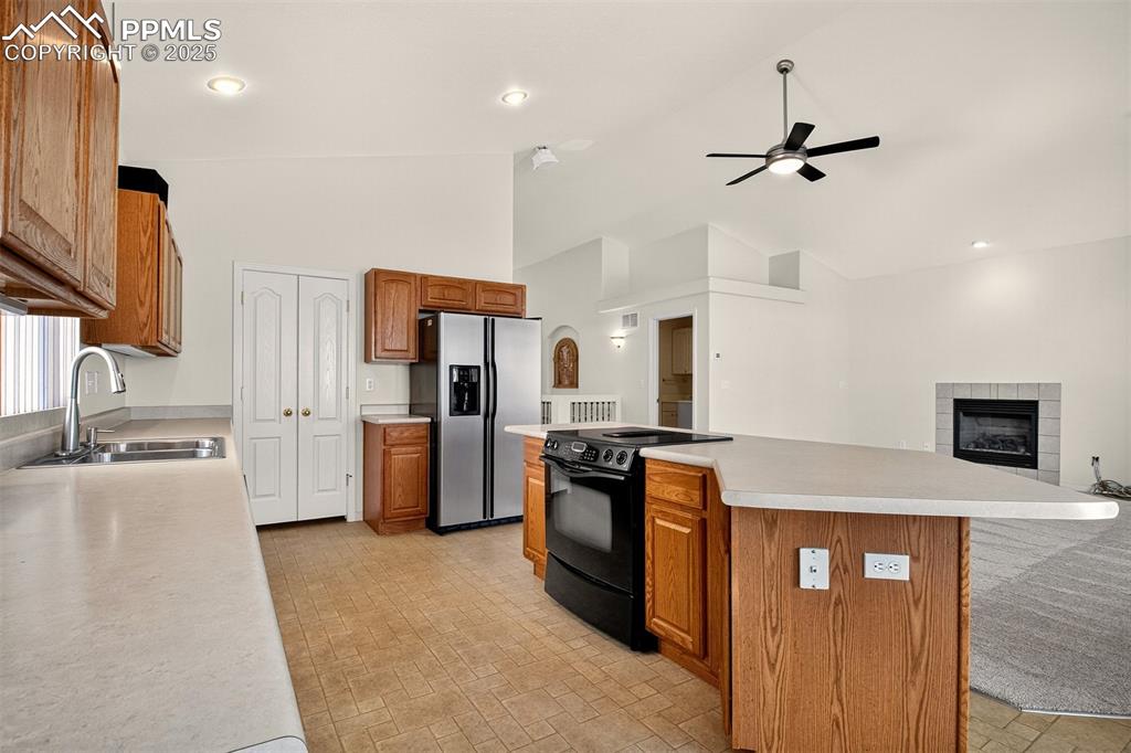 Image 10 of 41: Spacious kitchen with center island