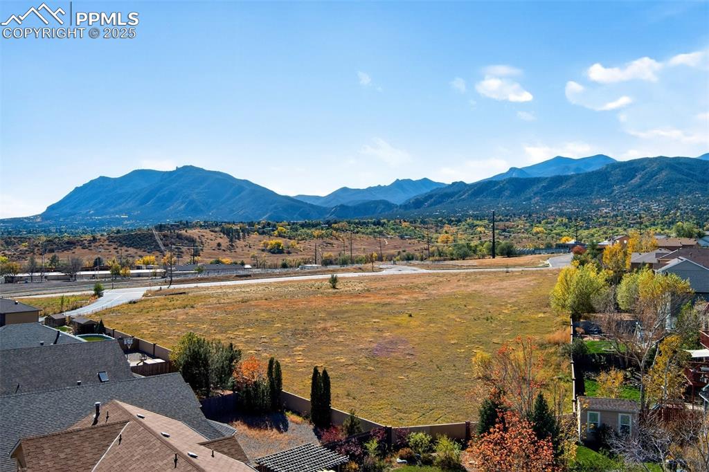 Image 36 of 41: Open space in the back