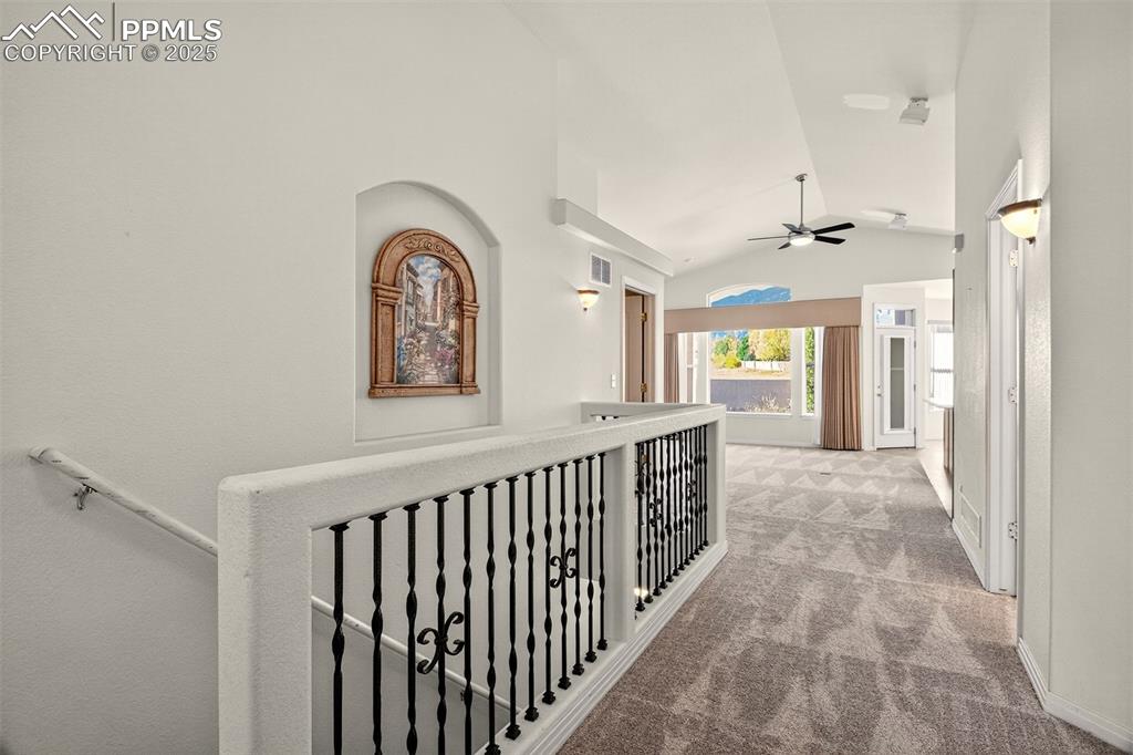 Image 6 of 41: Inviting entryway