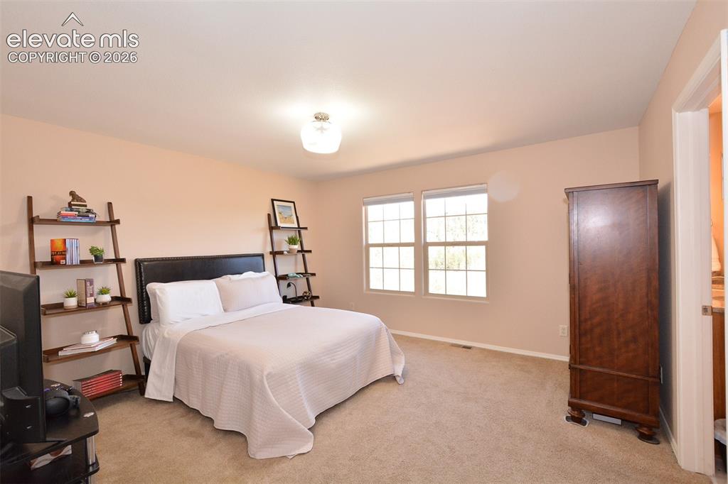 Image 10 of 21: Upper