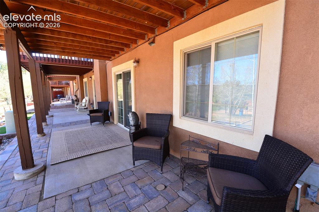 Image 19 of 21: Patio
