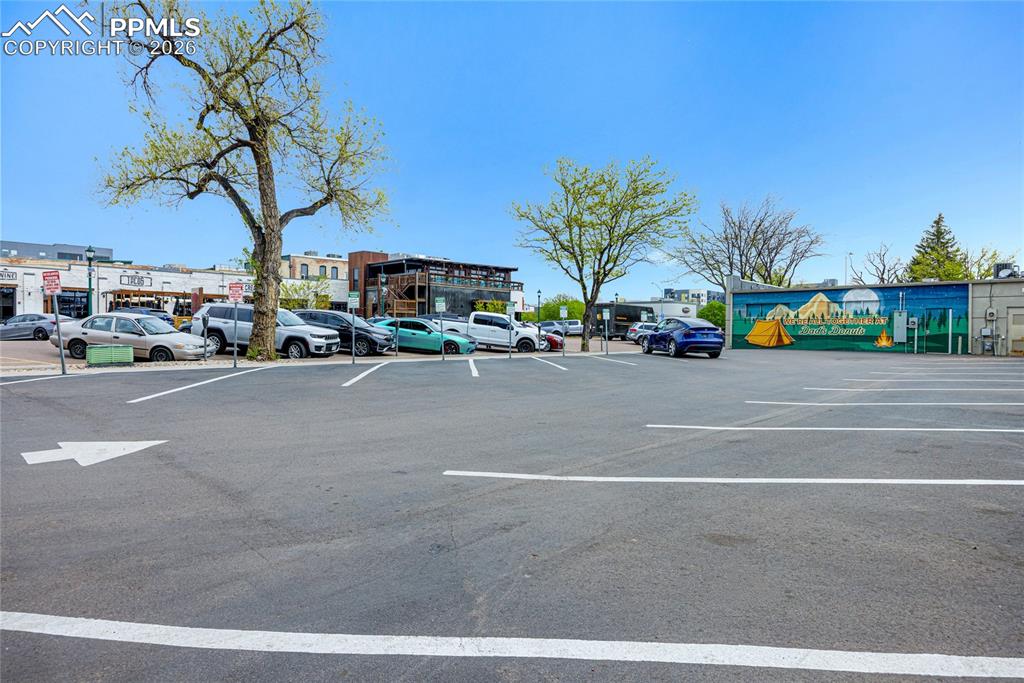 Image 12 of 15: Parking