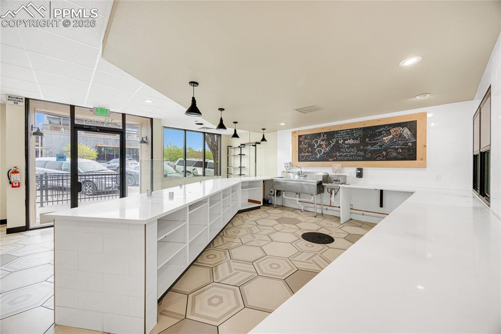 Image 4 of 15: Kitchen