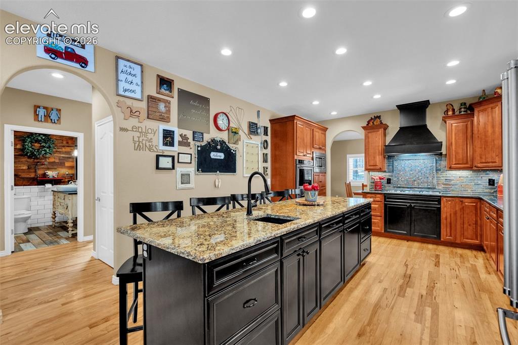 Image 12 of 50: Kitchen