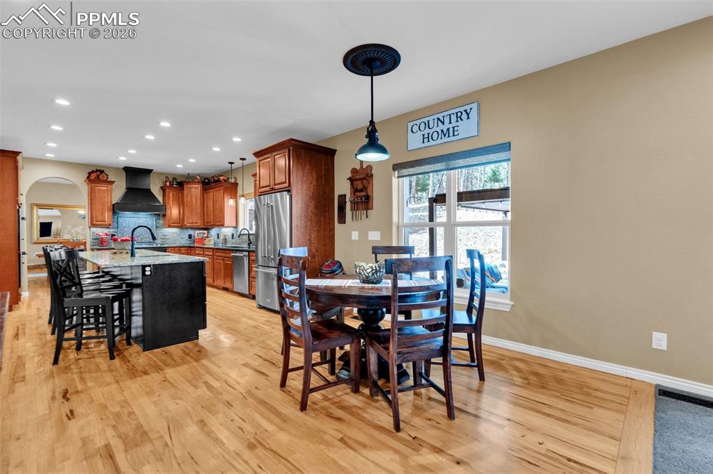 Image 13 of 49: Dining Area