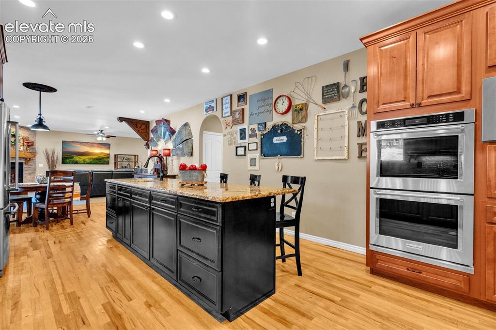 Image 14 of 50: Kitchen