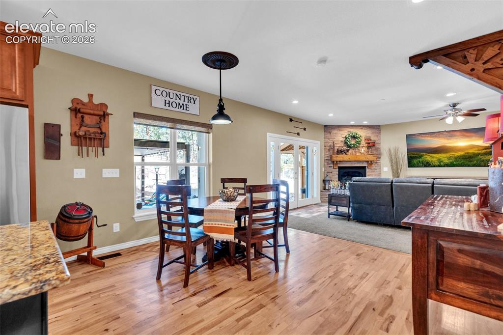 Image 17 of 50: Dining Area