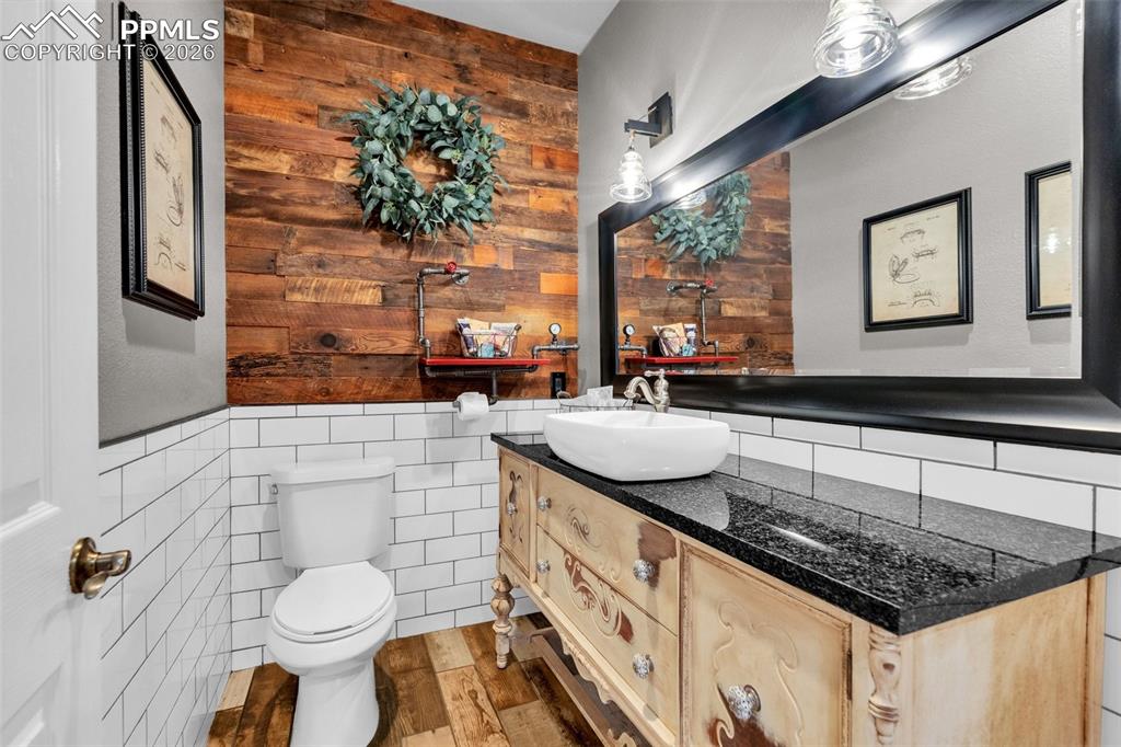 Image 28 of 49: Bathroom