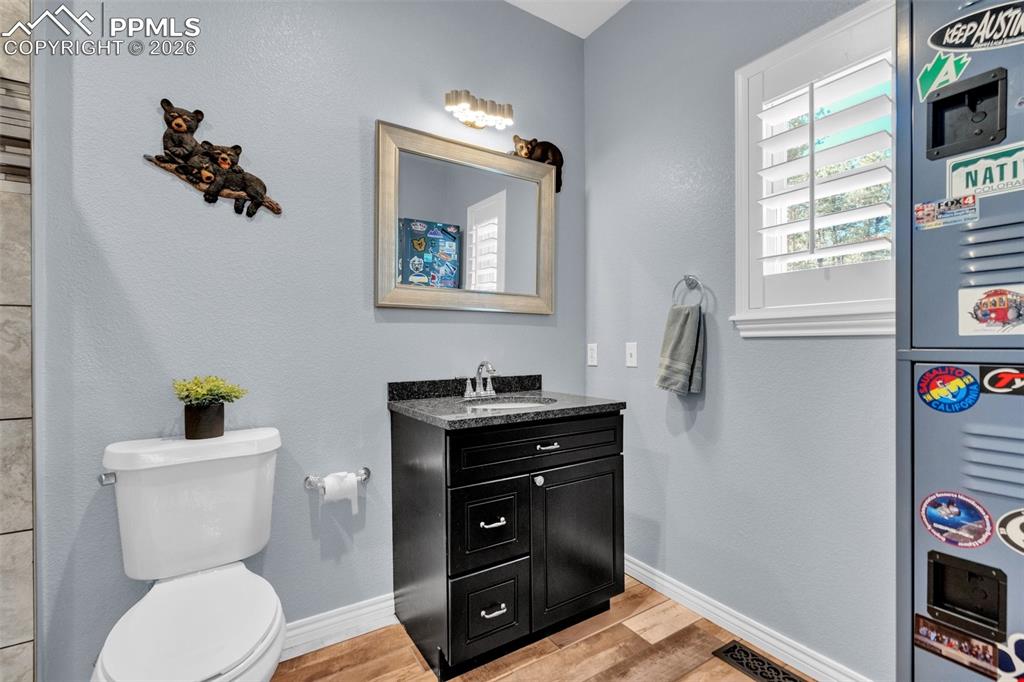 Image 33 of 49: Bathroom