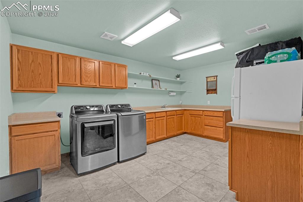 Image 36 of 49: Laundry