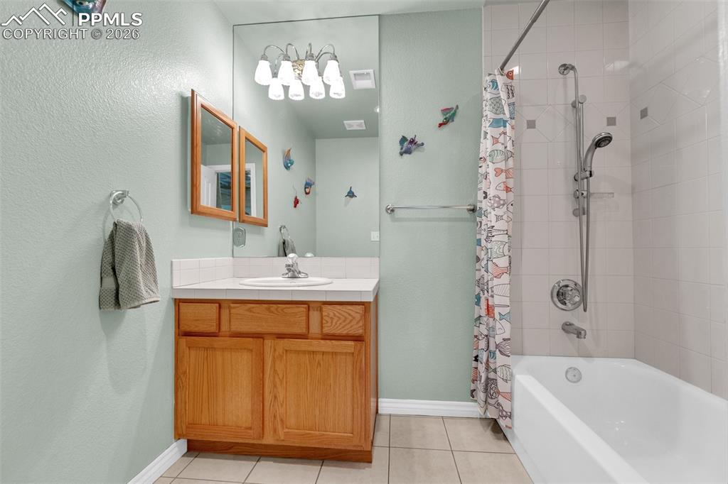 Image 37 of 49: Bathroom