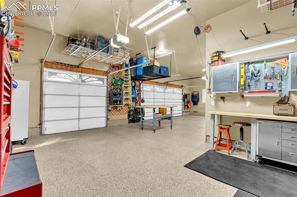 Image 38 of 49: Garage