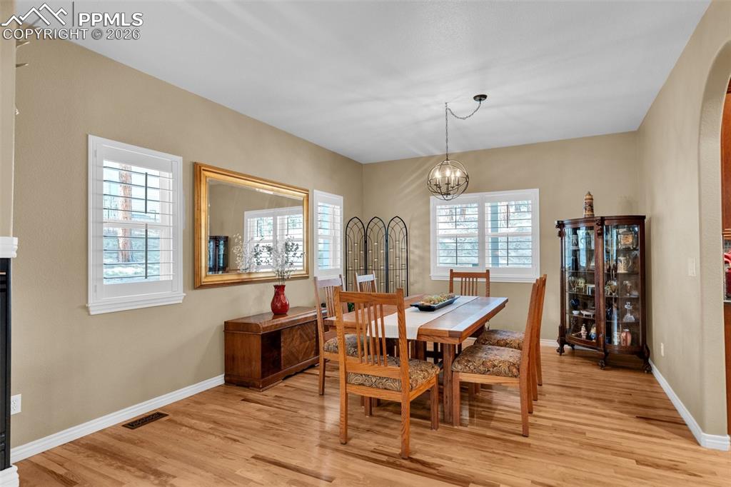 Image 7 of 49: Dining Area