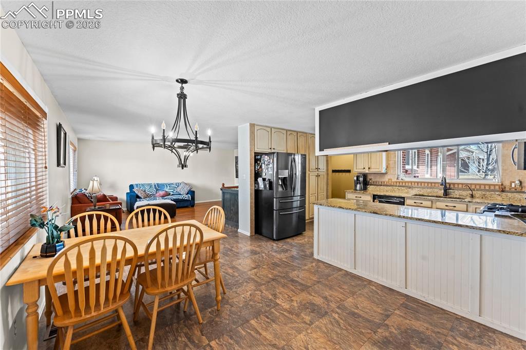 Image 11 of 44: Kitchen