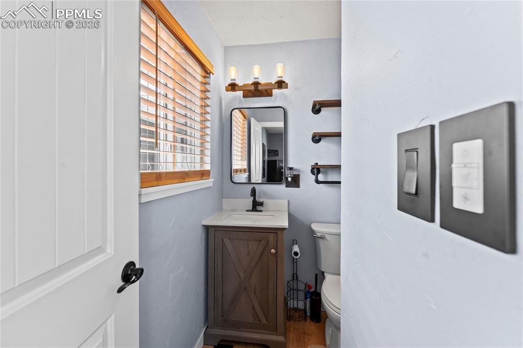 Image 22 of 44: Bathroom