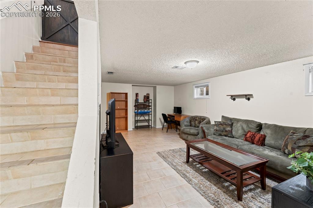 Image 24 of 44: Living Room