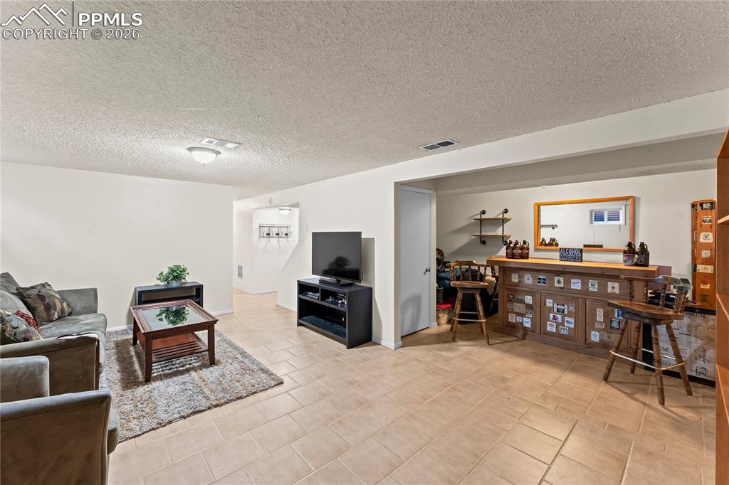 Image 27 of 44: Living Room