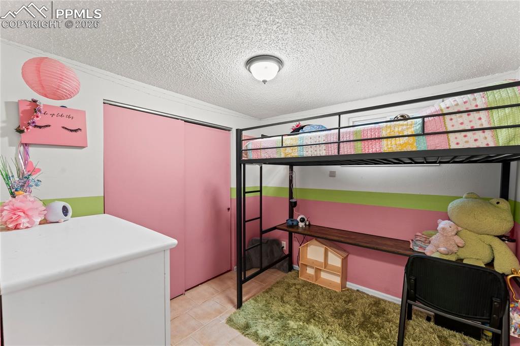 Image 28 of 44: Bedroom