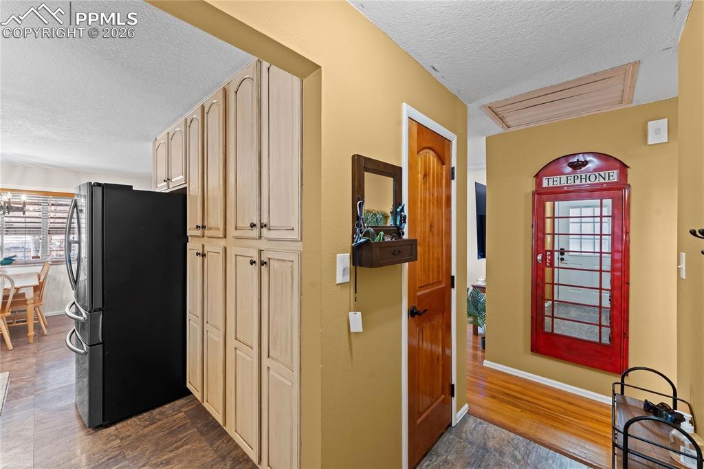 Image 3 of 44: Entry