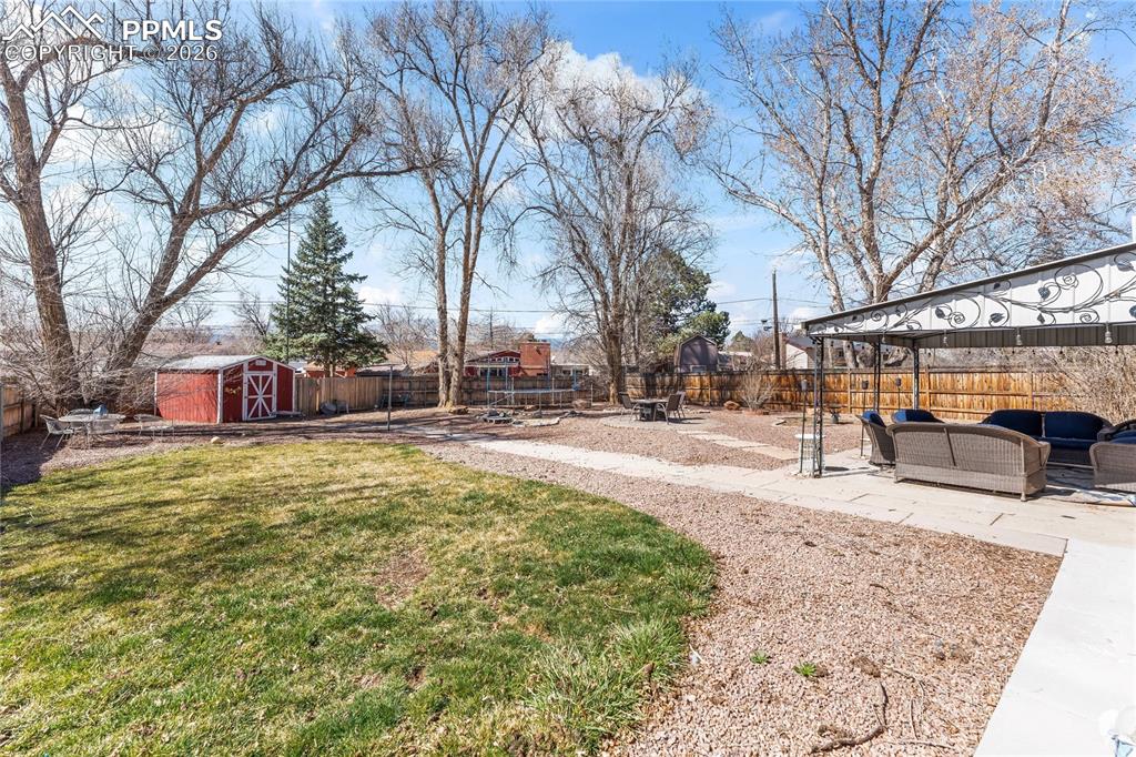 Image 35 of 44: Yard