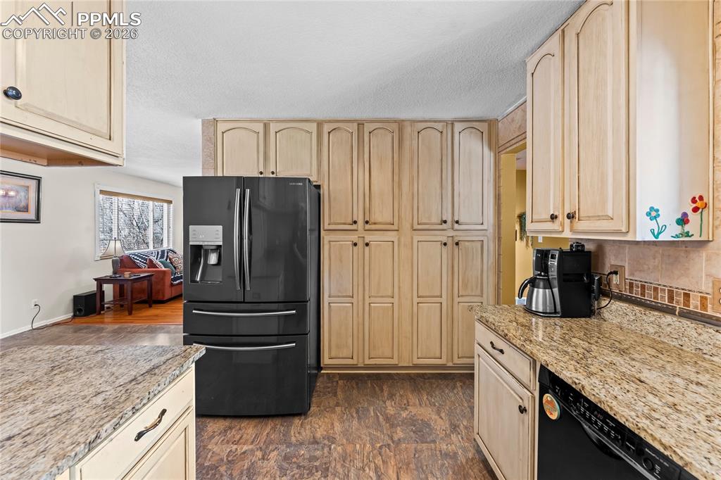 Image 8 of 44: Kitchen