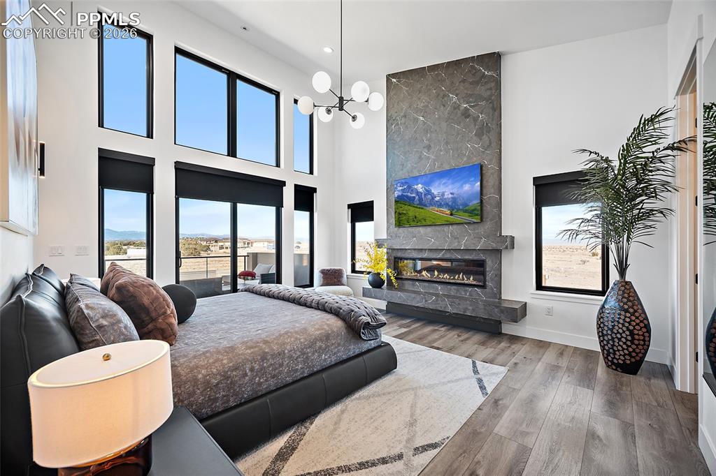 Image 13 of 34: Bedroom