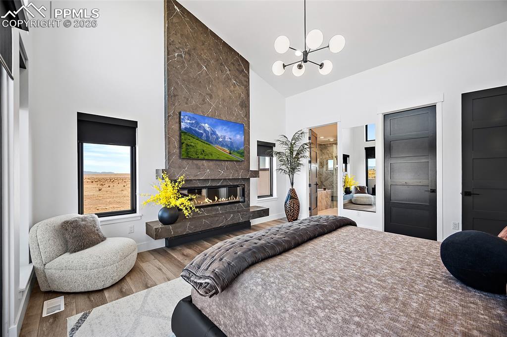 Image 15 of 34: Bedroom