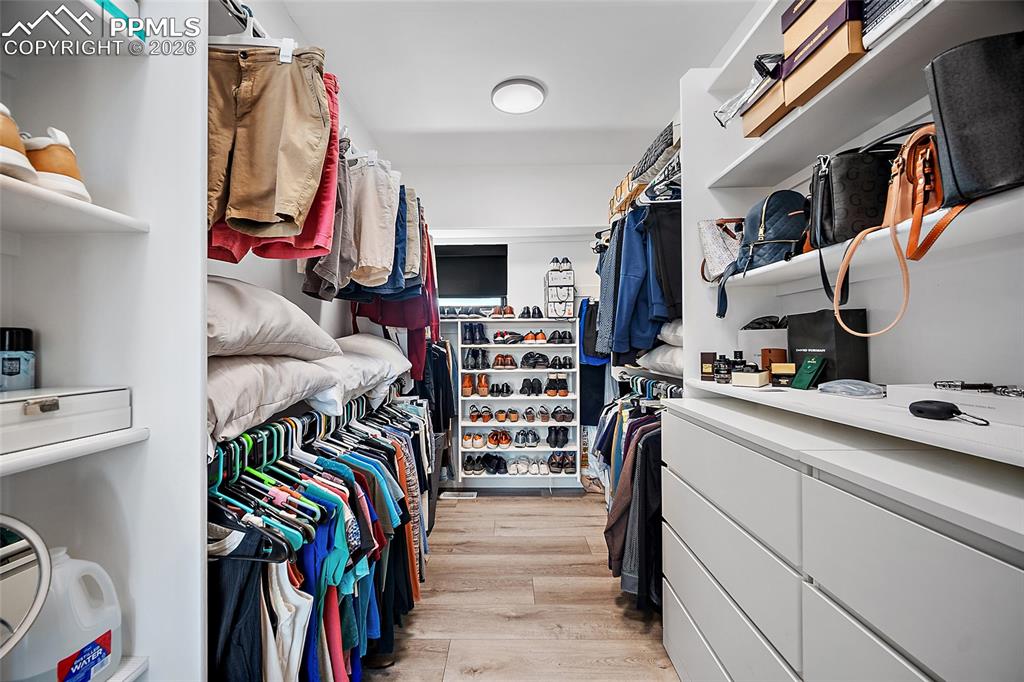 Image 18 of 34: Closet