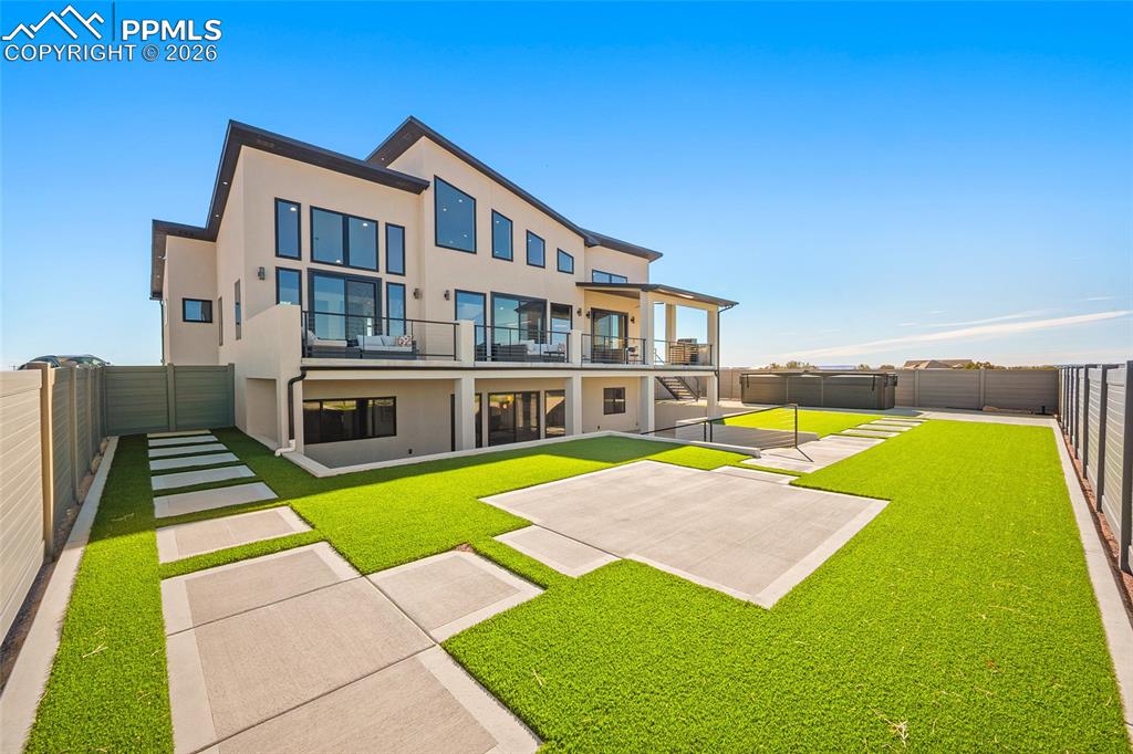 Image 32 of 34: Back of Structure