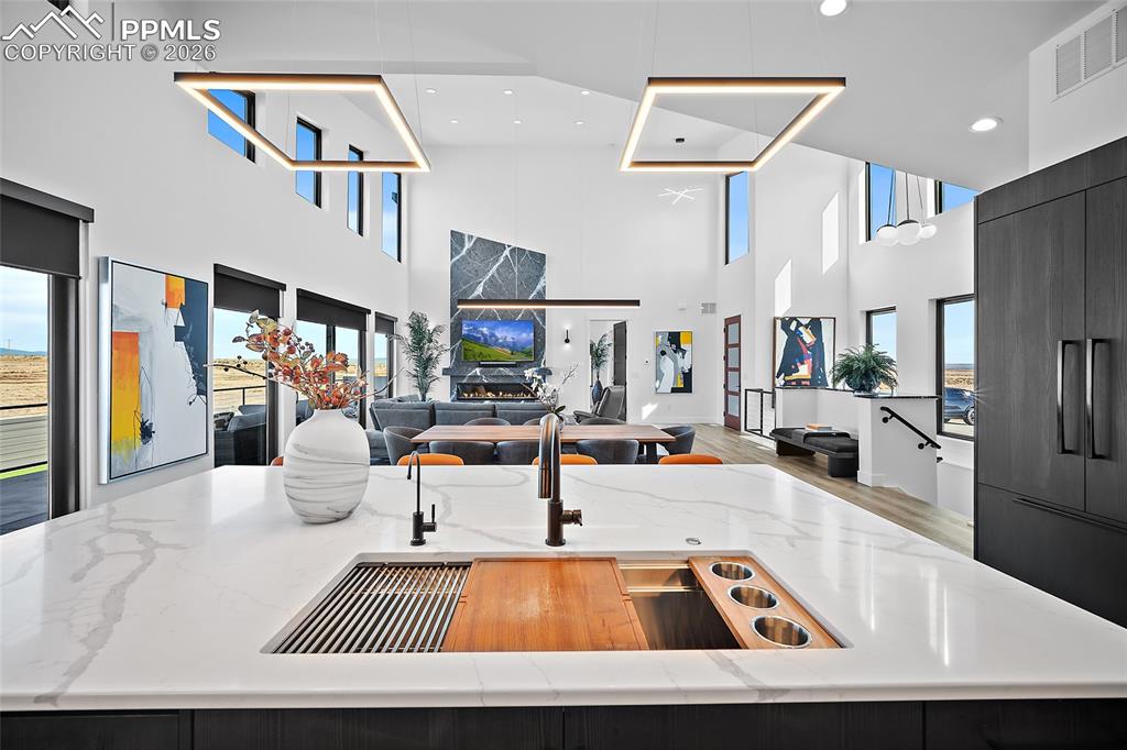 Image 8 of 34: Kitchen