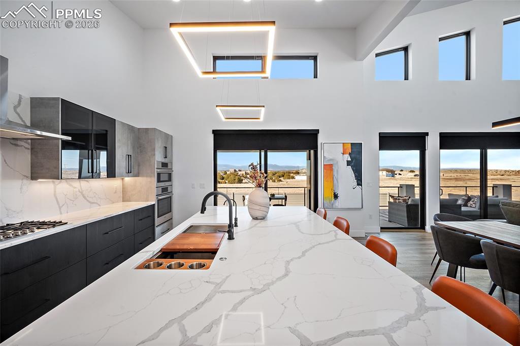 Image 9 of 34: Kitchen