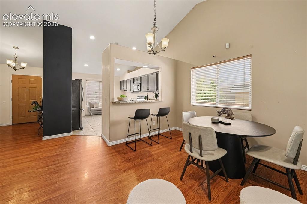 Image 3 of 17: Dining Area