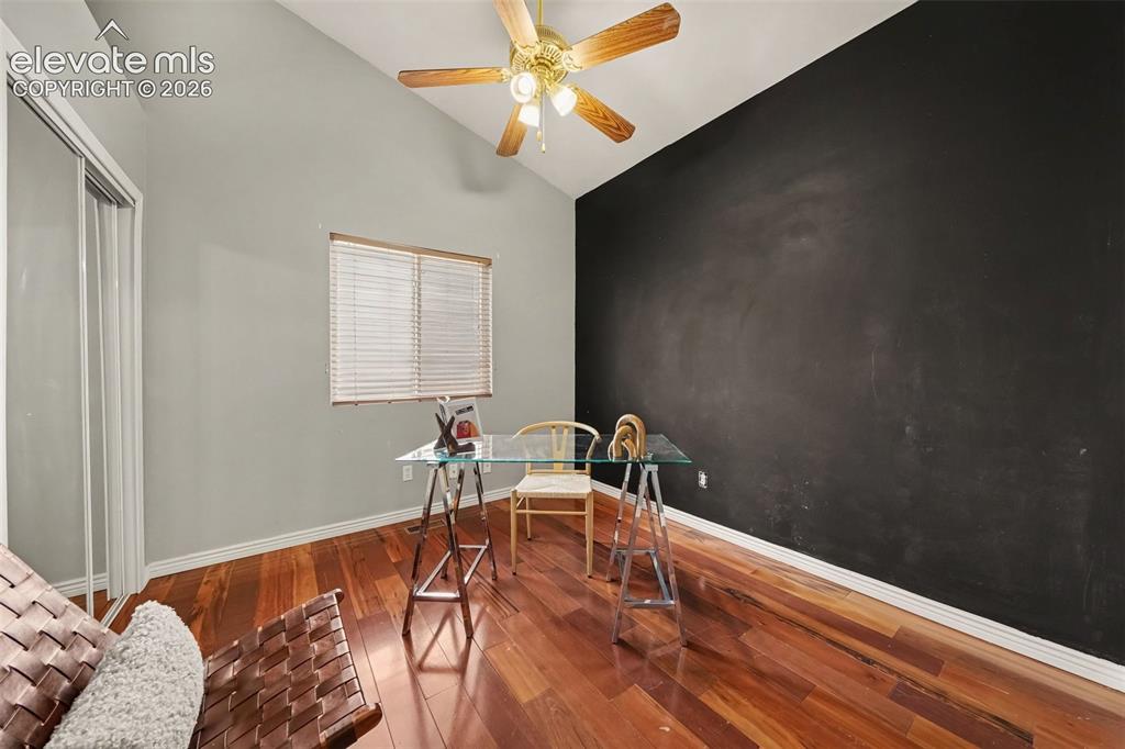 Image 8 of 17: Office