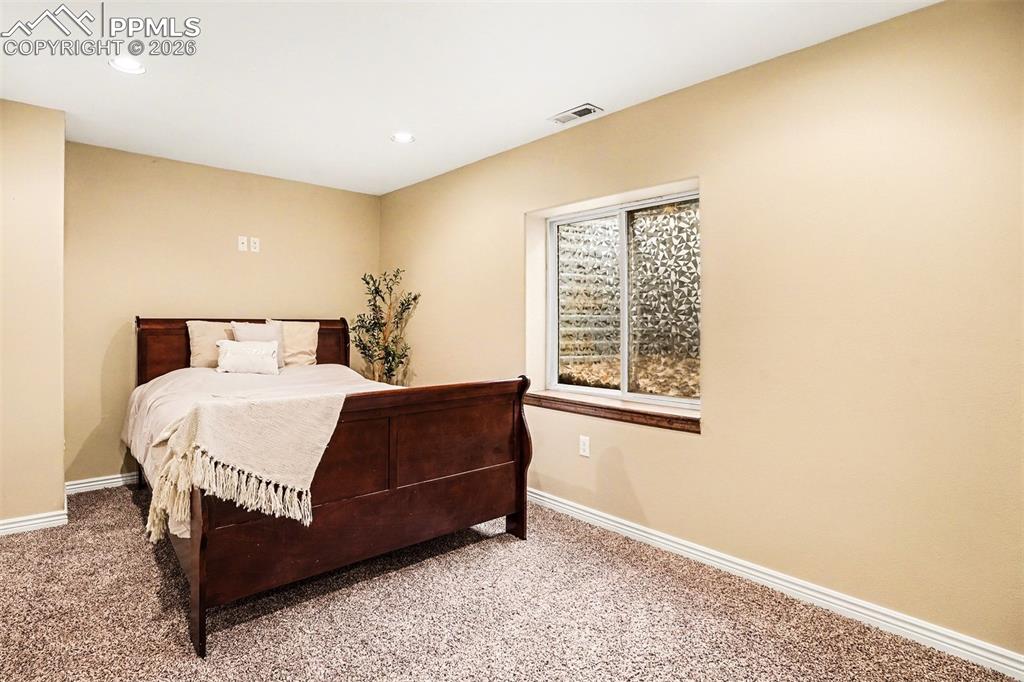 Image 9 of 14: Bedroom
