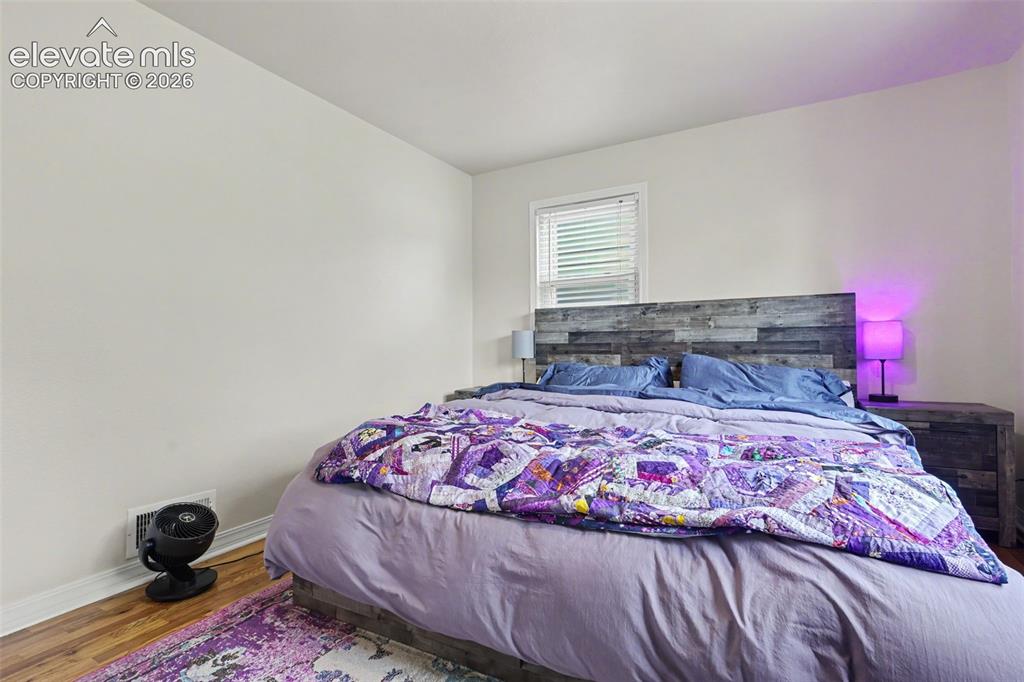 Image 14 of 36: Living area