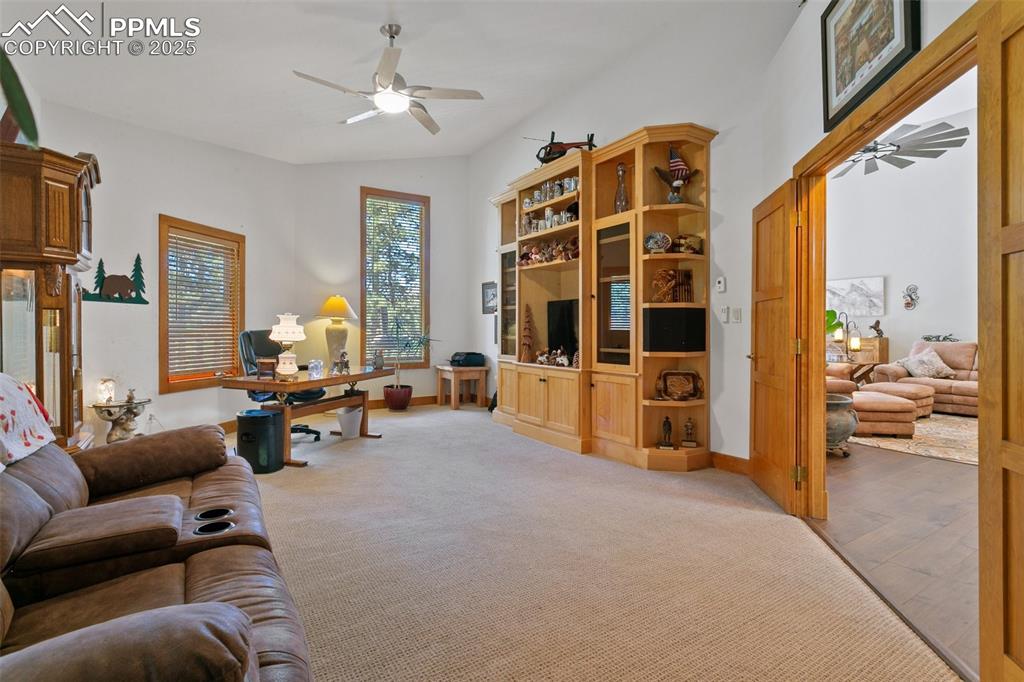 Image 13 of 50: Office