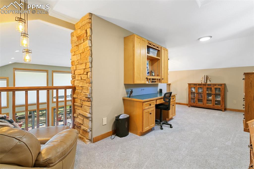 Image 33 of 50: Loft