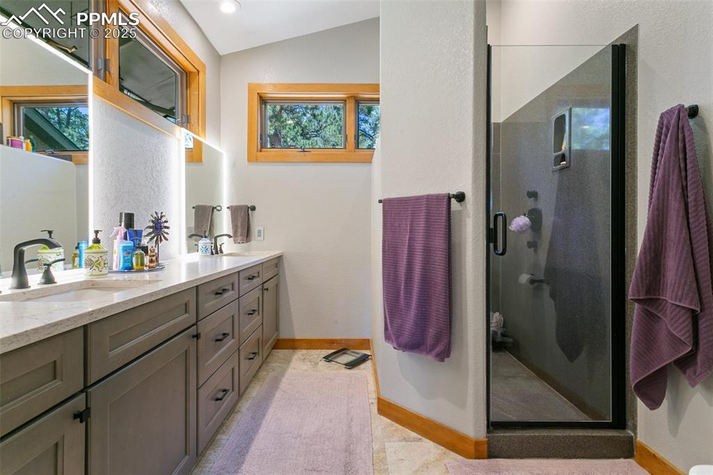 Image 41 of 50: Bathroom