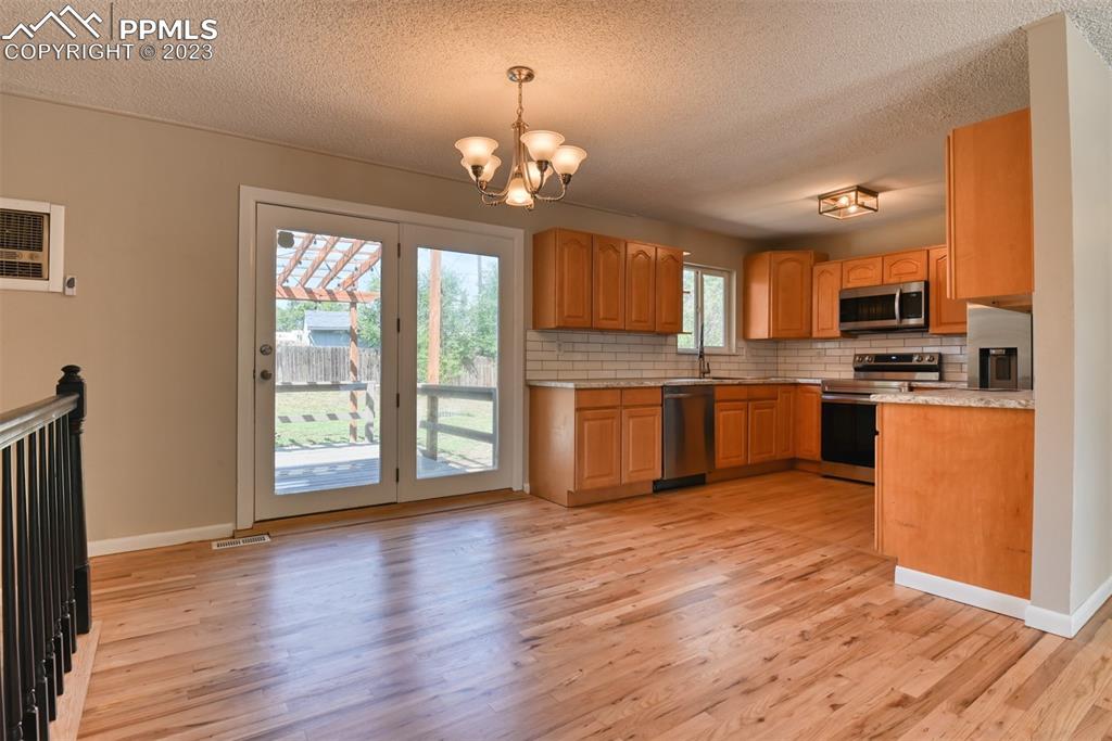 Listing 2355294, Image 11 of 50